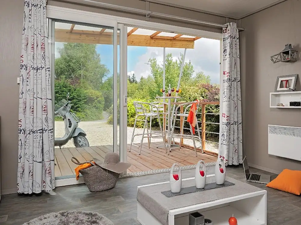 Beautiful Chalet With AC and Covered Terrace, Near the Beach