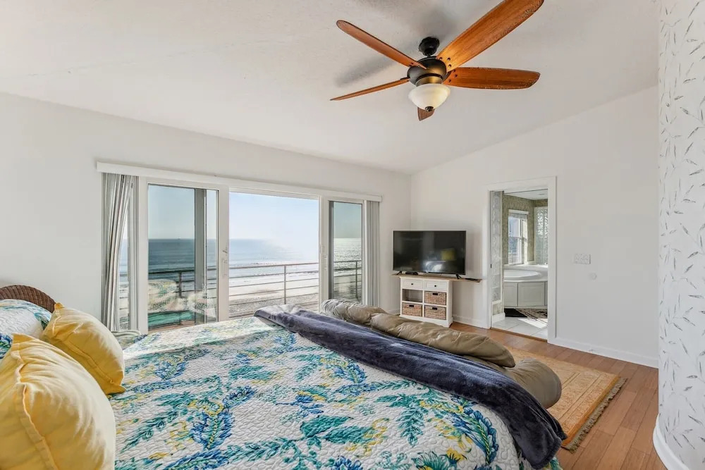 Breathtaking Beach Front House 3 Bedroom Home by RedAwning