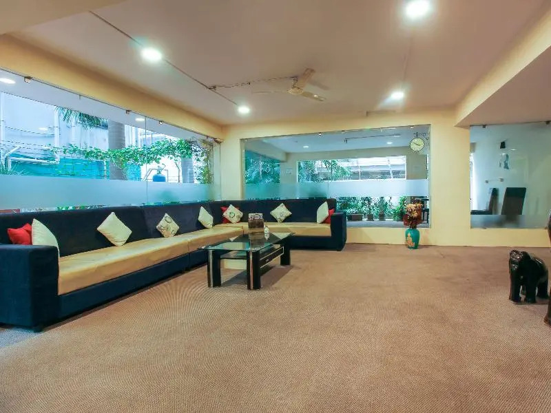 Capital O 68918 Sravya Grand Residency
