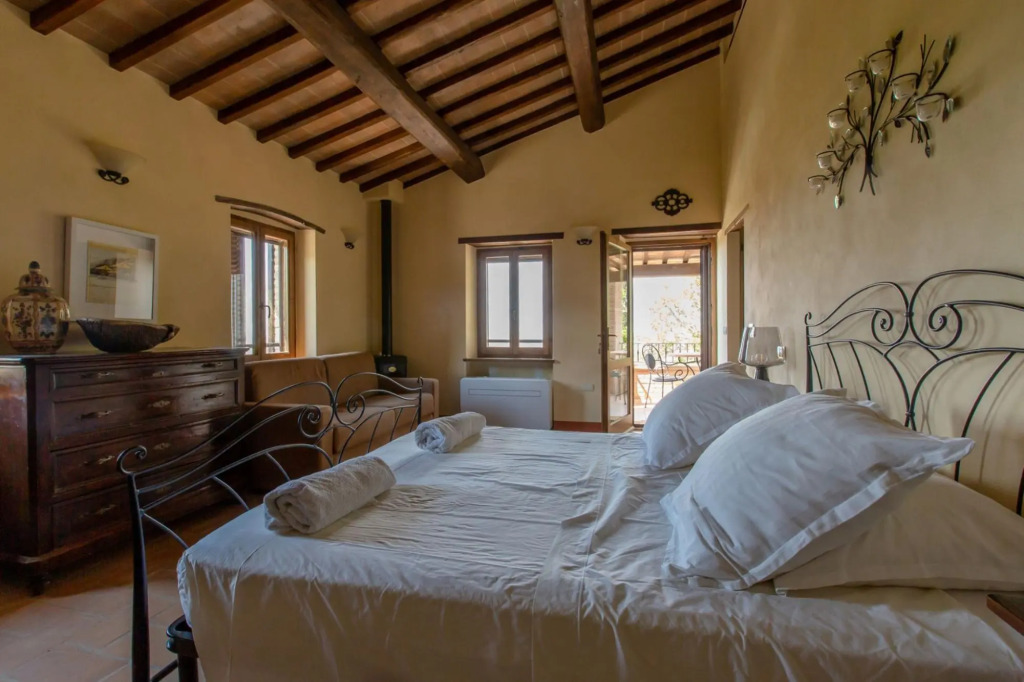 Il Giardino will make you fall in love with its enchanting view of the Umbrian countryside and Lake-Il Giardino