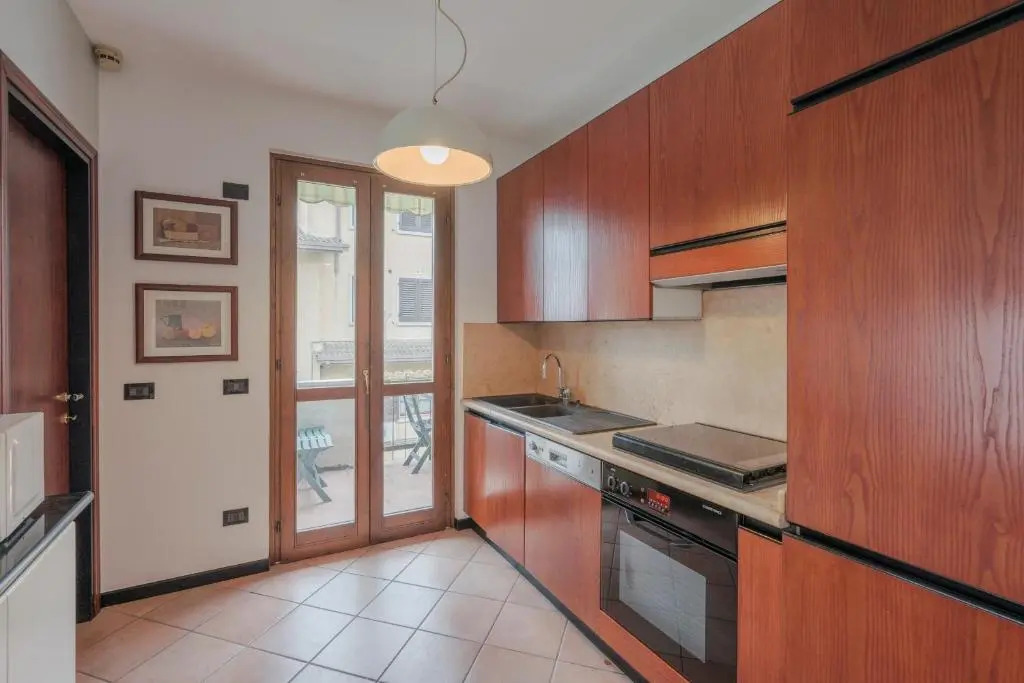 Casa Mary Tre - attico con terrazza a 2 passi dal lago