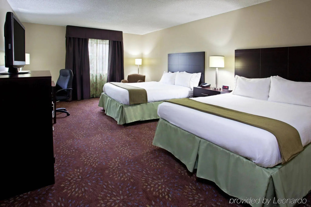 Holiday Inn Express Hotel & Suites Pittsburgh Airport by IHG