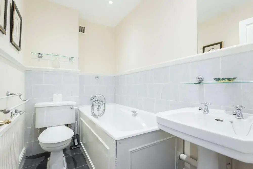 JOIVY Stylish 3 BR House with Patio, Short Walk to Regents Park & Harley Street