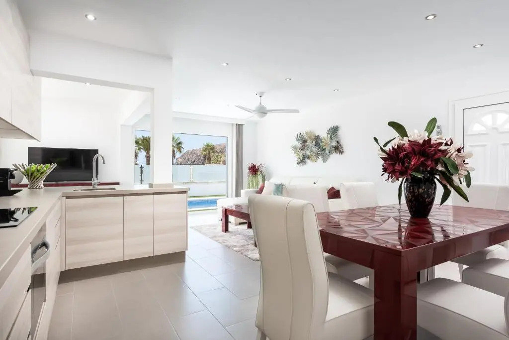 Luxurious VILLA - 300M2 - private HEATED pool - garage - WiFi