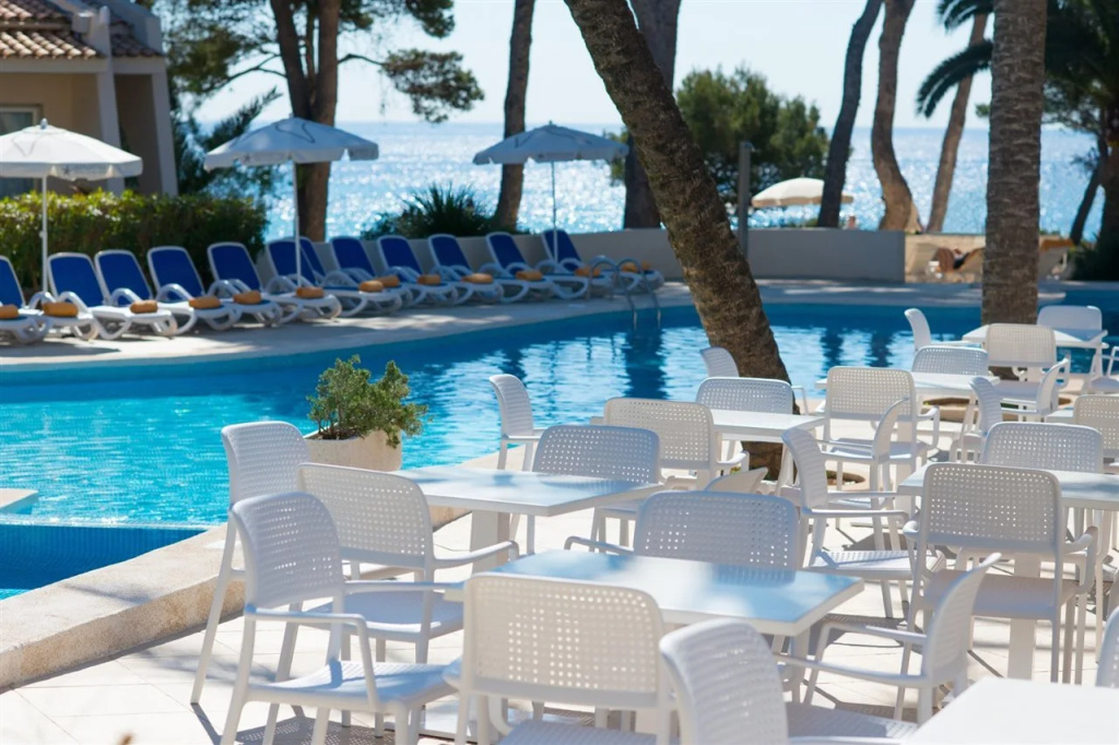 Отель Iberostar Waves Pinos Park