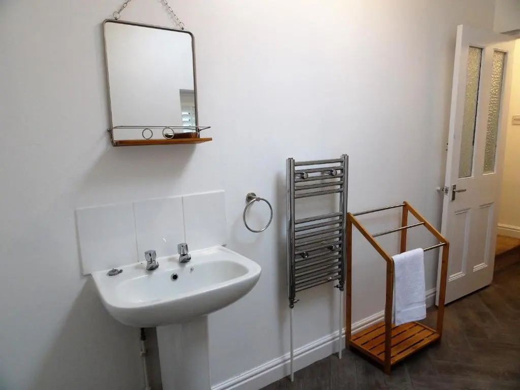 Homely and well appointed Priory Apartment by Cliftonvalley Apartments