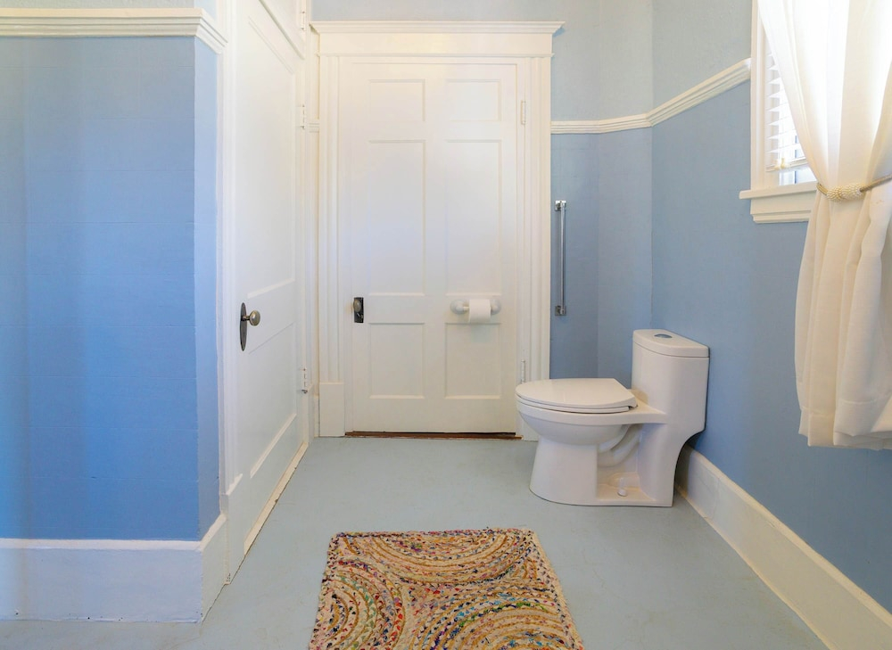 1906 Haus Stay for 13 With Pool-hot Tub