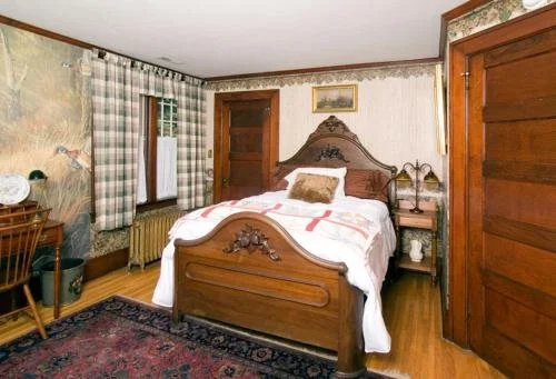 The Victorian Tudor Inn