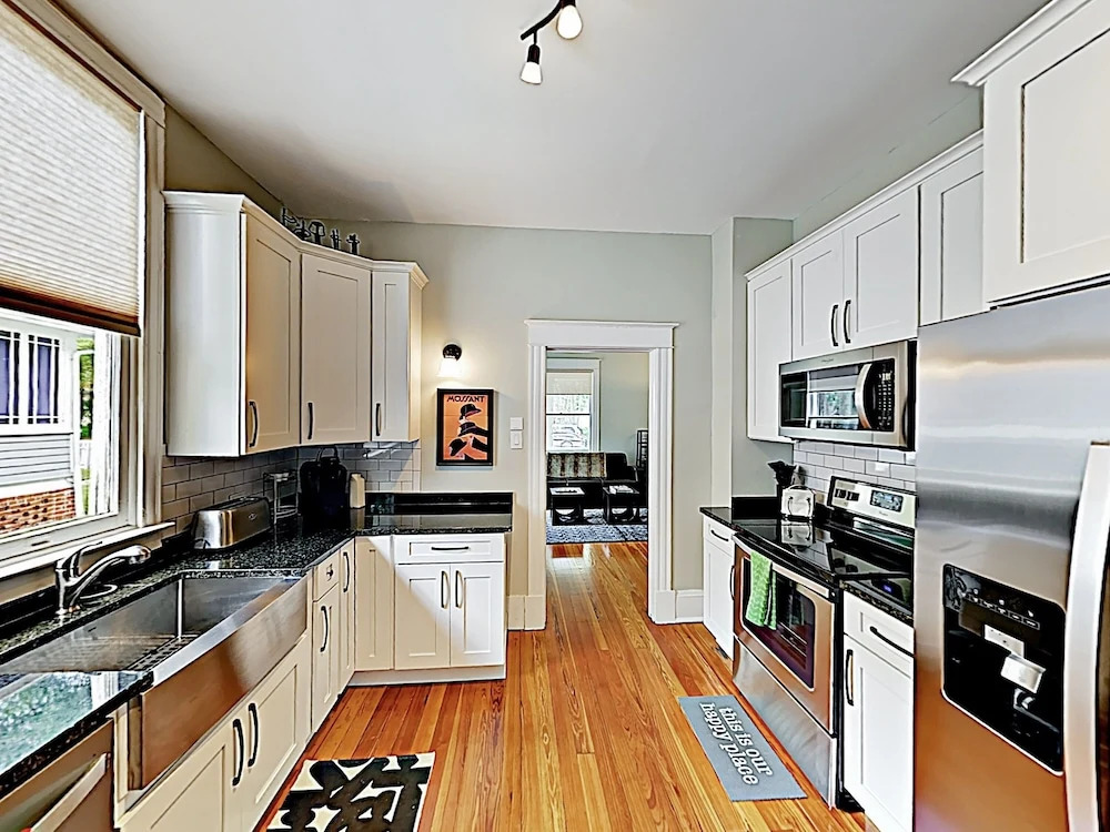New Listing! Classic Charm In The City W/ Sunroom 4 Bedroom Duplex