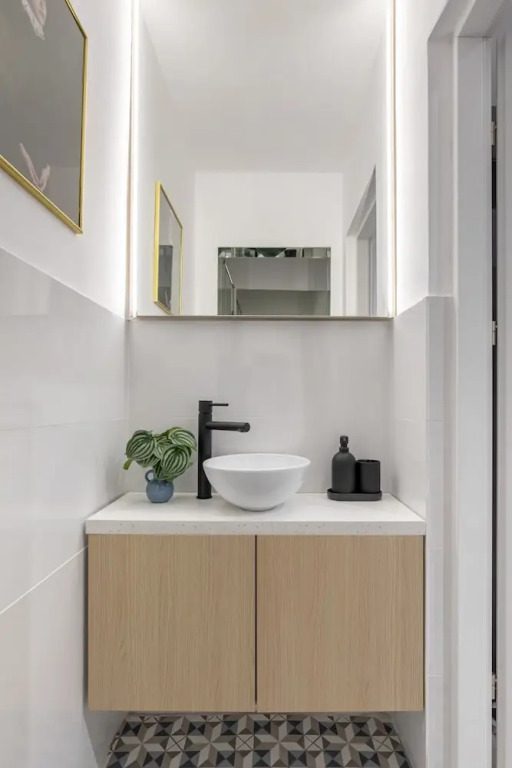 Luxury Piata Romana 2BR Urban Sanctuary by HOLT