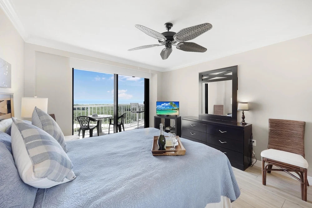Beachfront Condo With Sw-facing Balcony and Pool