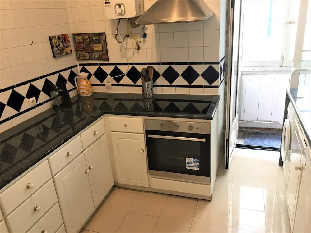 Charming Vintage Auto Check-in Flat in Baixa
