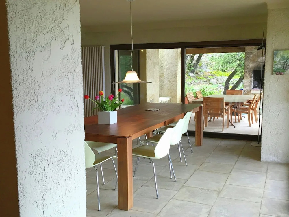 Villa with heated pool, pétanque, spa & view