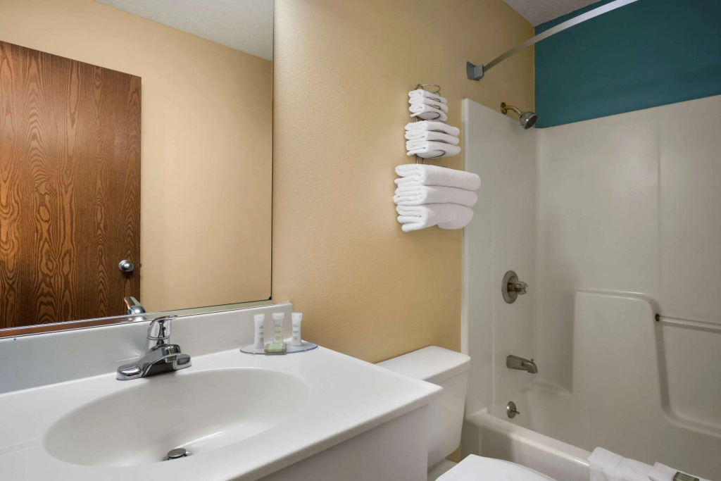 Super 8 by Wyndham East Peoria