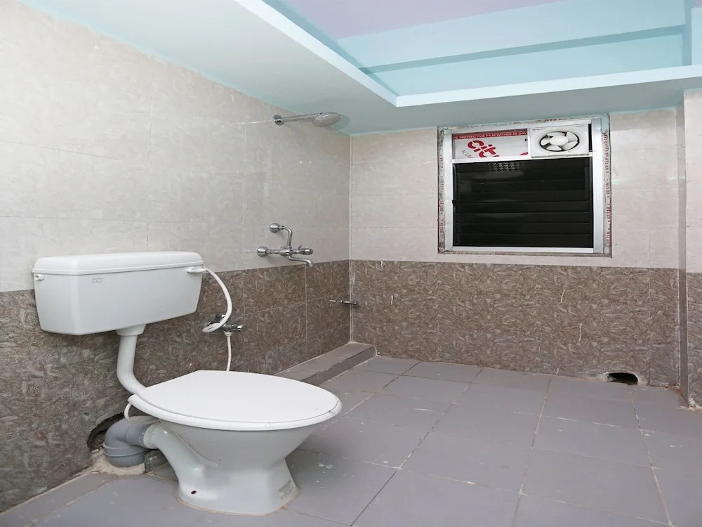 OYO 11081 Hotel Saraswati Inn
