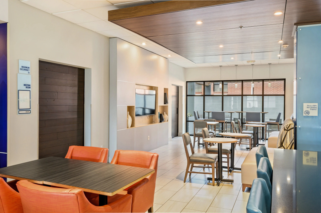 Holiday Inn Express & Suites White Hall by IHG