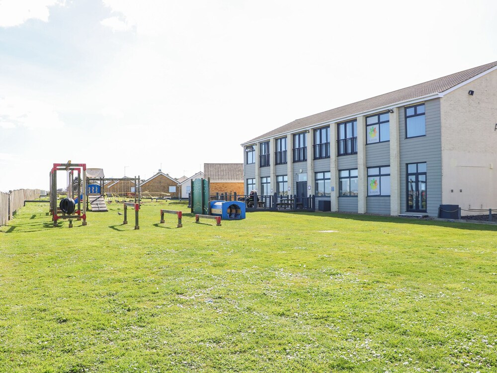 98 Waterside Park