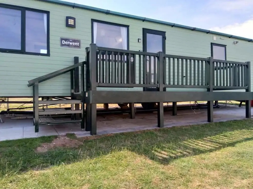 Caravan - Sleeps 6 - Sea Views - Dog Friendly