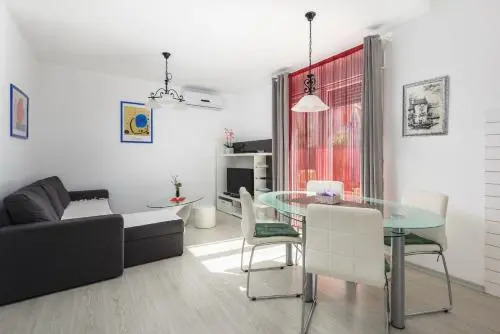 MIRJANA house with apartments