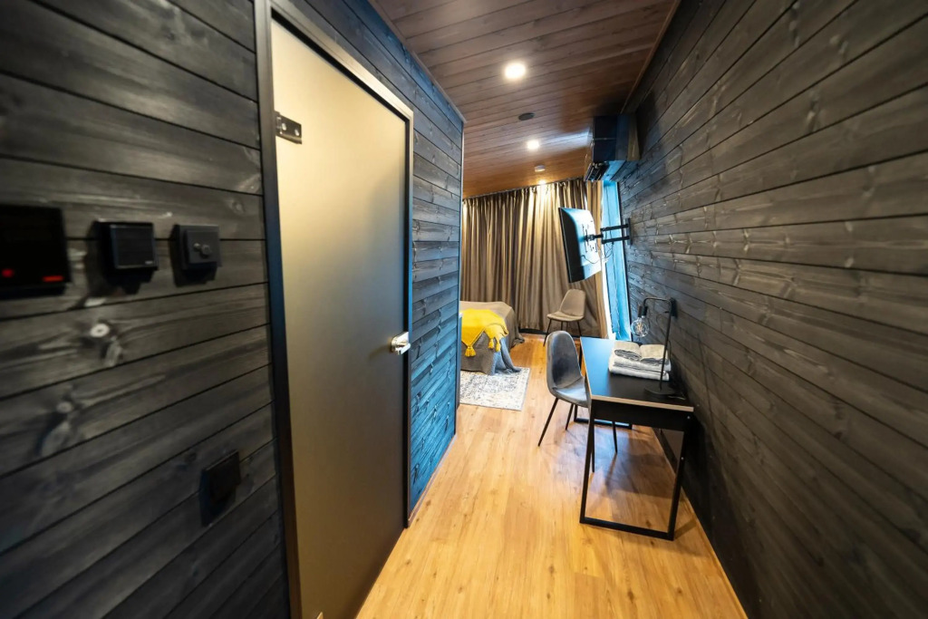 Black Hotel