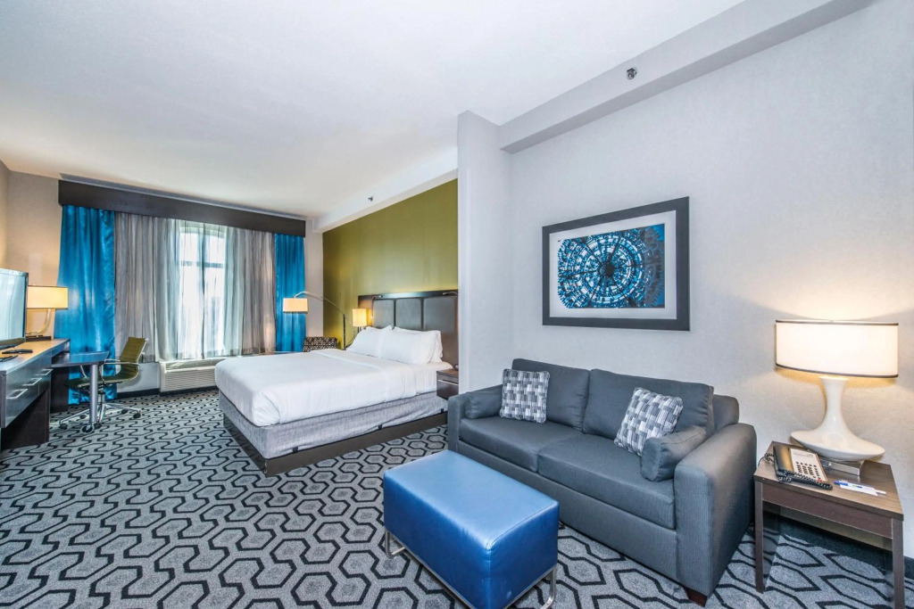 Holiday Inn Express & Suites Charleston Arpt-Conv Ctr Area by IHG