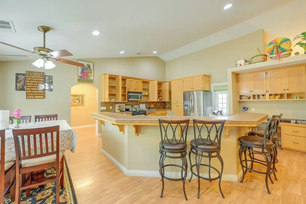 Porterville Getaway w/ Patio + Valley Views!