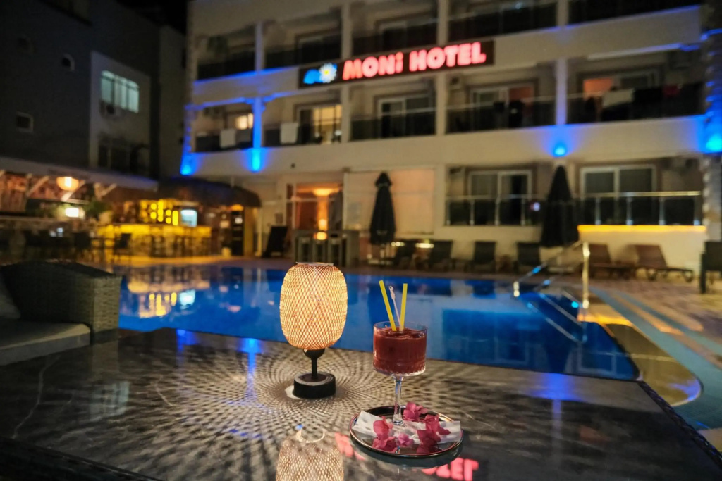 Moni Hotel