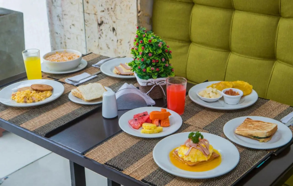Hotel Avexi Suites By GEH Suites