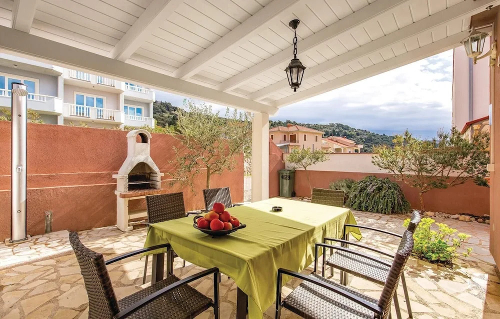 Amazing Home in Rab With Wifi and 3 Bedrooms