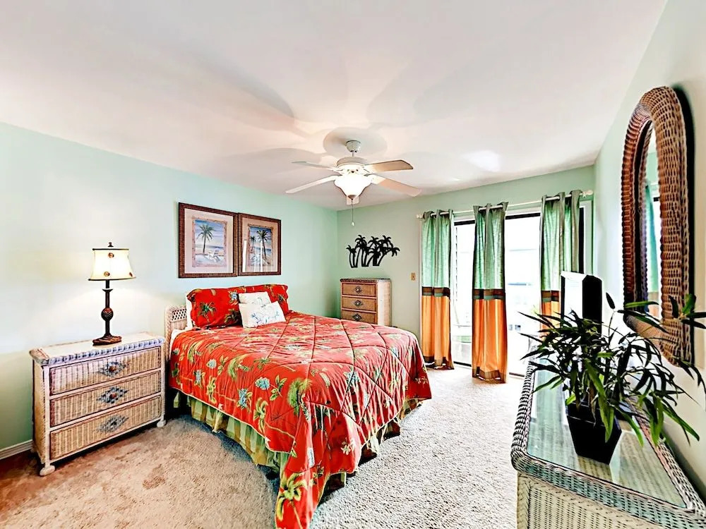 1872 W Beach Blvd Condo Unit F203