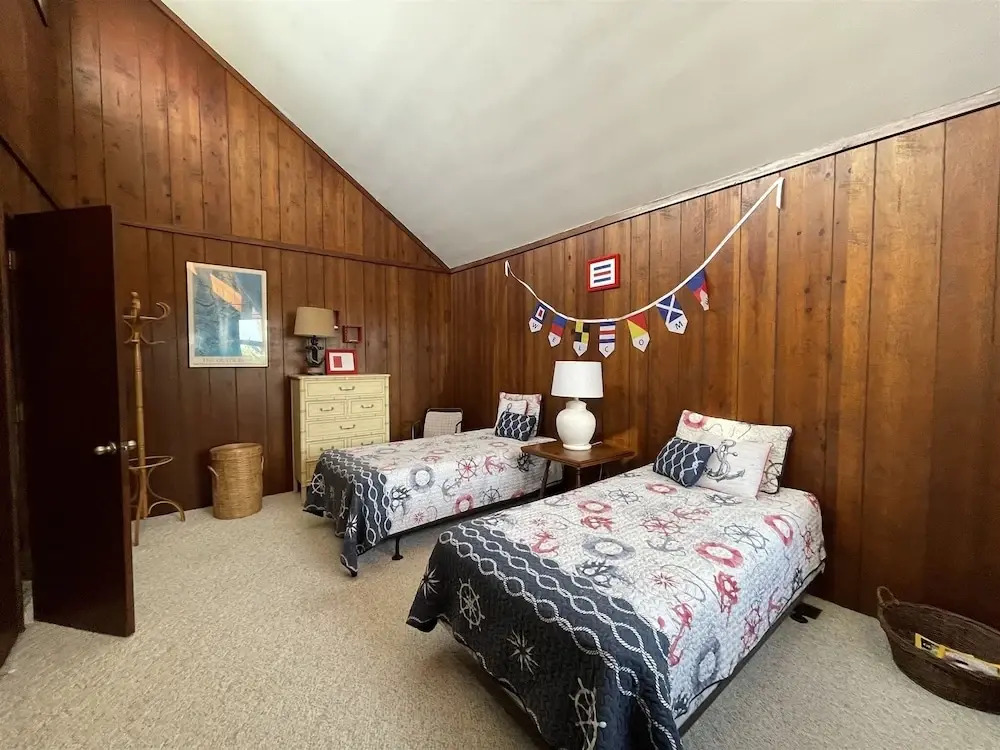 Will's Hideaway 3 Bedroom Cottage by RedAwning