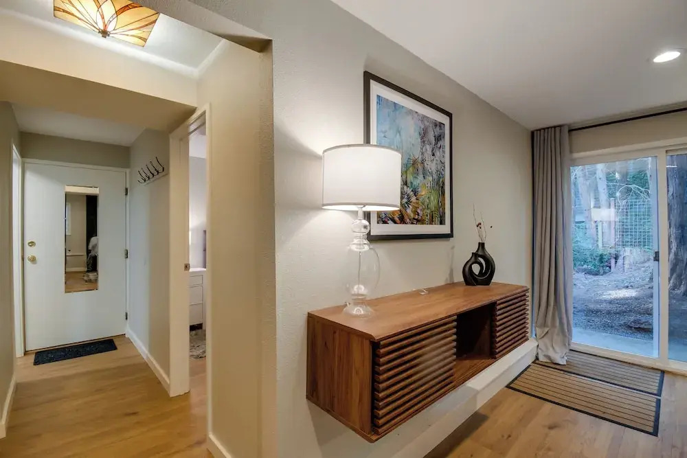Walk to Beach + Village: Bainbridge Island Gem
