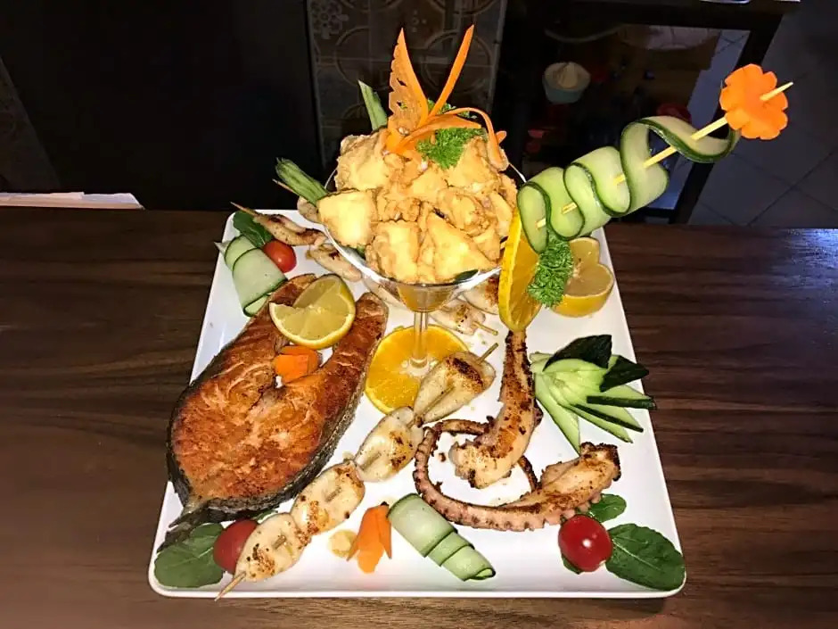 Hotel Aristocrat & Fish Restaurant