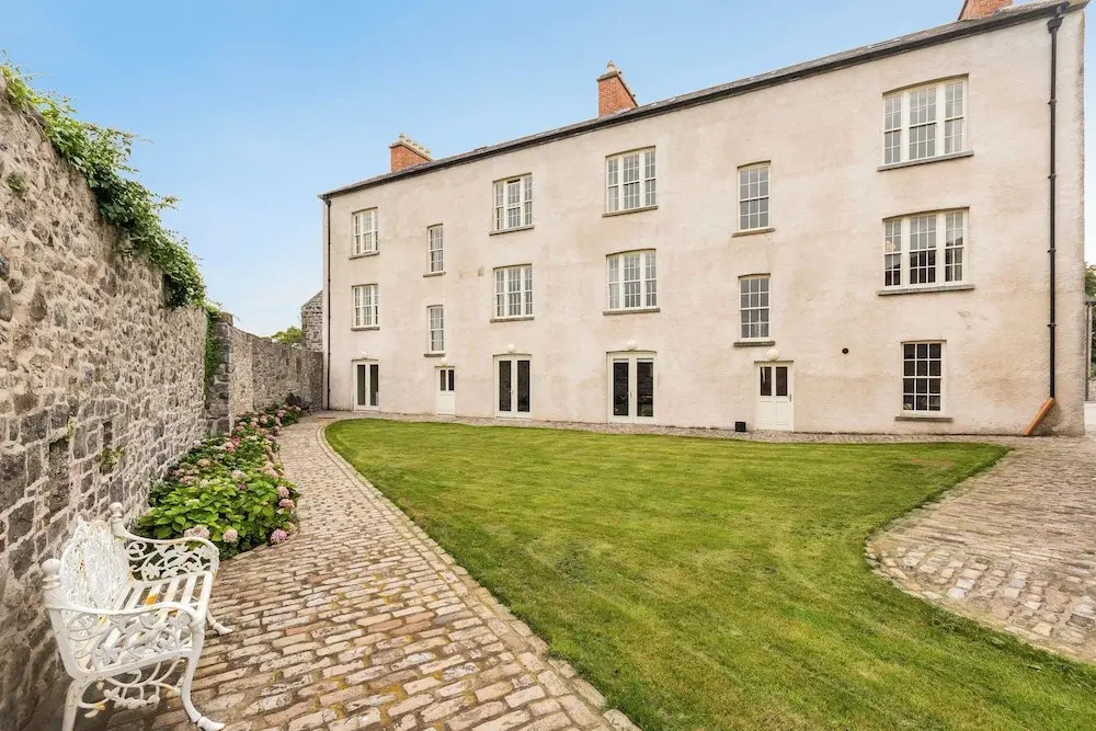 Beautifully Restored Soldier s Barracks to Sleep 10 People
