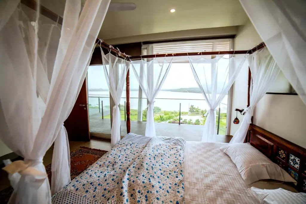 Del Lago Farms by Vista Rooms