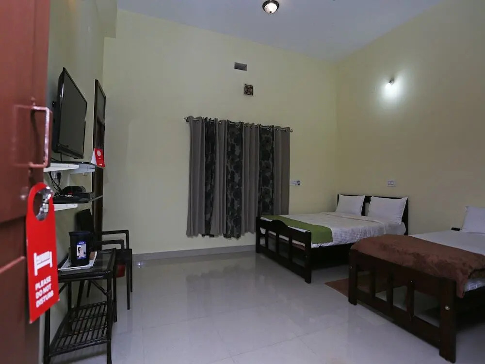OYO 9263 Home Breezy 2BHK Rajas Seat