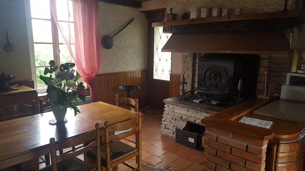 House With 2 Bedrooms in Saint-colomb-de-lauzun, With Pool Access, Ter