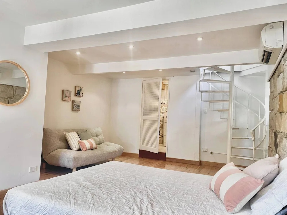 Prime Location Unit AC And Parking