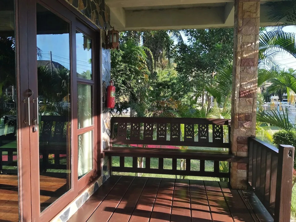 Markhouse Bungalow Ko Kut