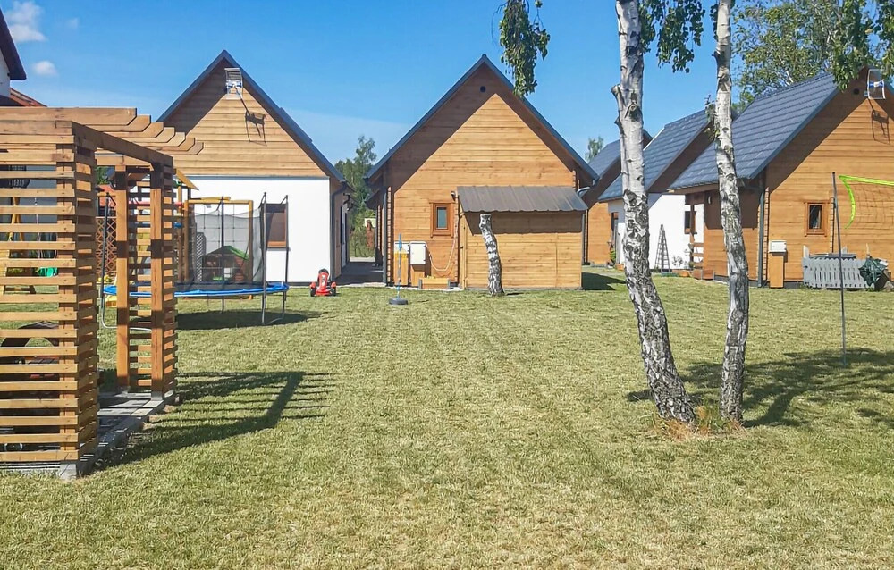 2 Bedroom Amazing Home In Rowy
