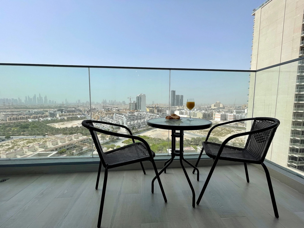 Spacious & Cute Studio with Balcony