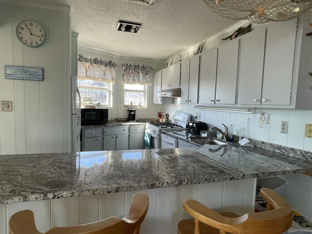 46221 Oramar Drive House by RedAwning
