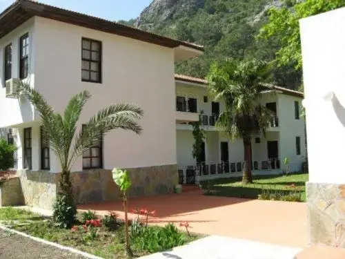 Artemis Hotel