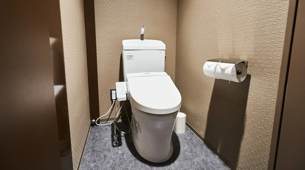 Хостел &And Hostel Hommachi East