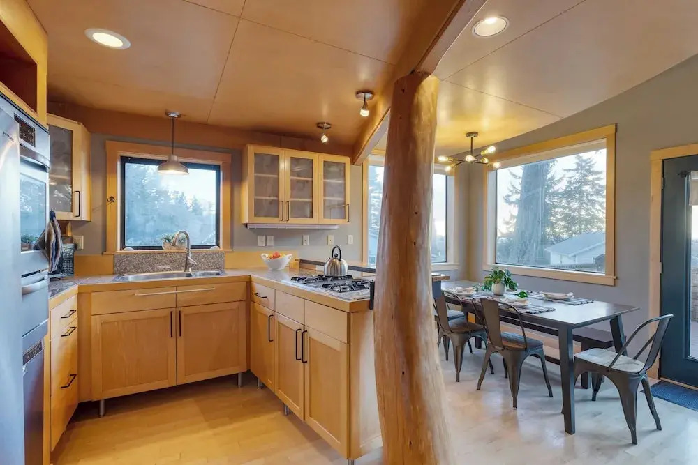 Deck Views, Fire Pit, Pool, 3 Mins to Beach Madrona Tree Retreat by Avantstay