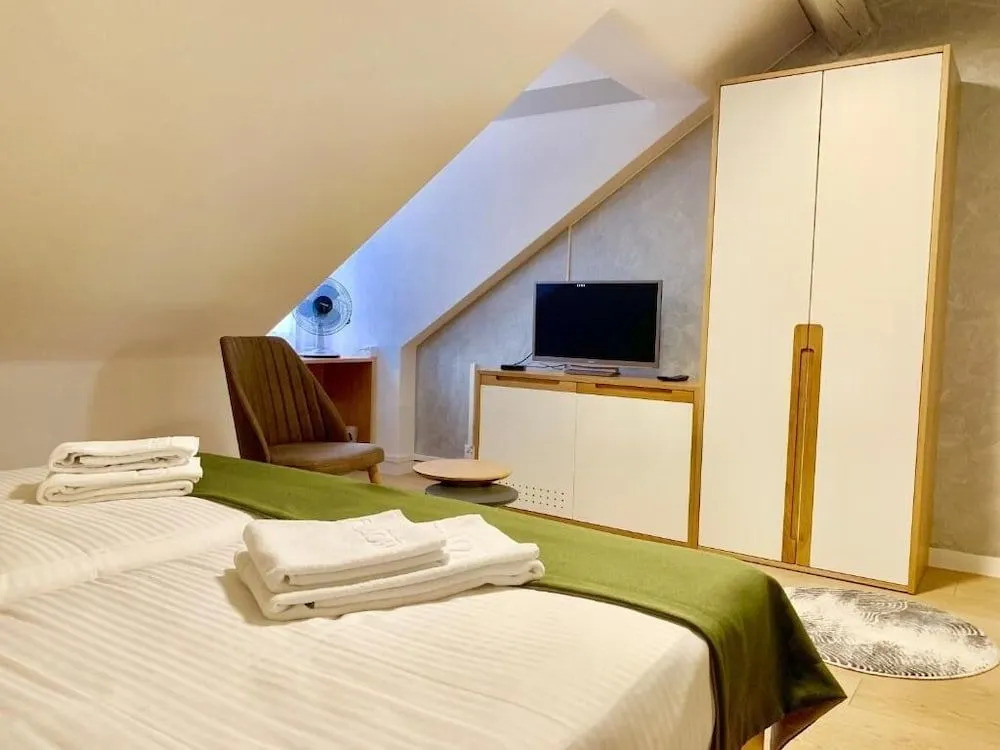 Hotel Adore
