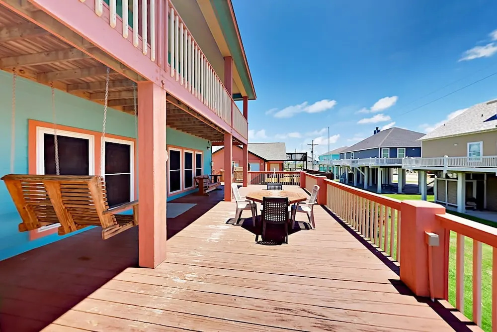 Bolivar Peninsula Home 4 Bedrooms 3.5 Bathrooms Home