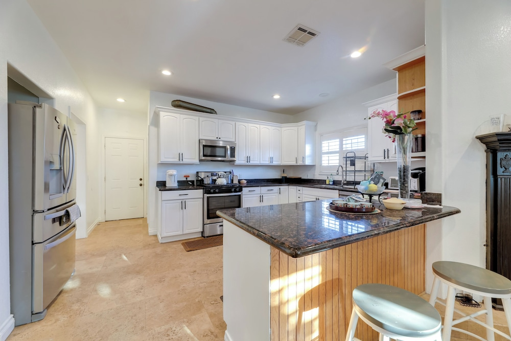 Great Location & Free Extras! Bellflower Stay