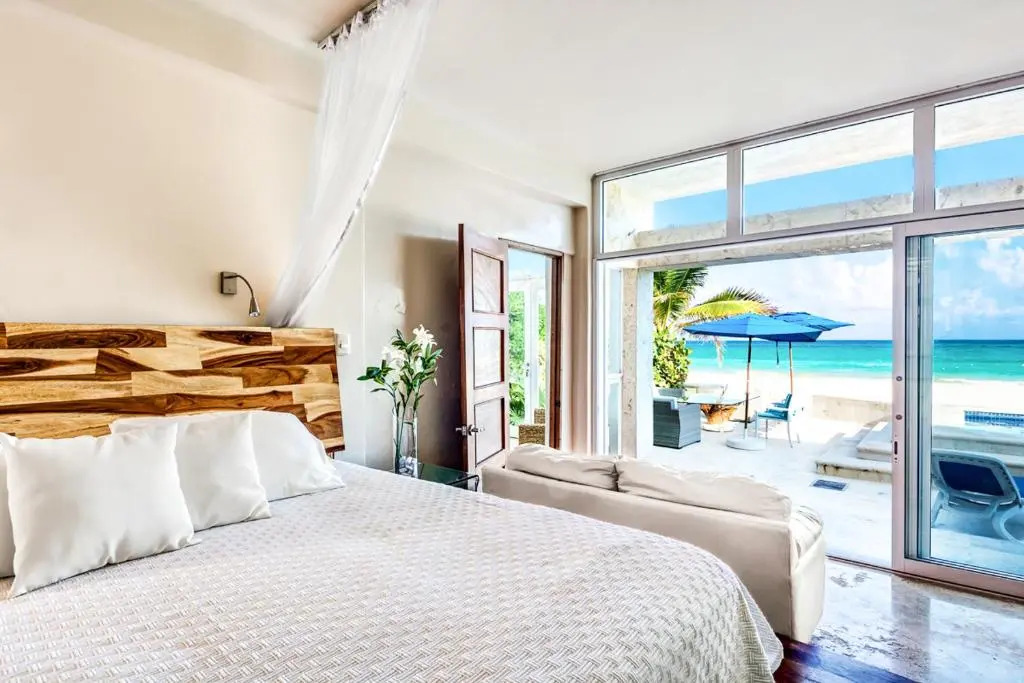 Playacar Villa Sleeps 8 with Pool and Air Con