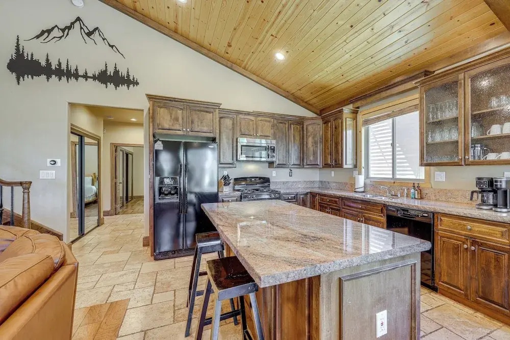 Walkable Big Bear Lake Home w/ Private Hot Tub!